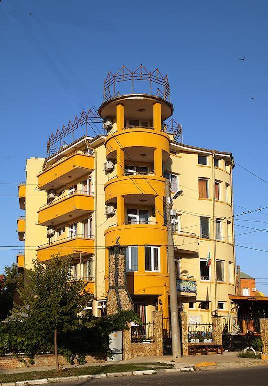 Семеен Хотел Бостън Ravda Exterior photo
